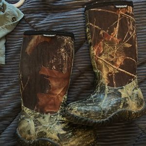Bog brand camo boots size 7, barely worn